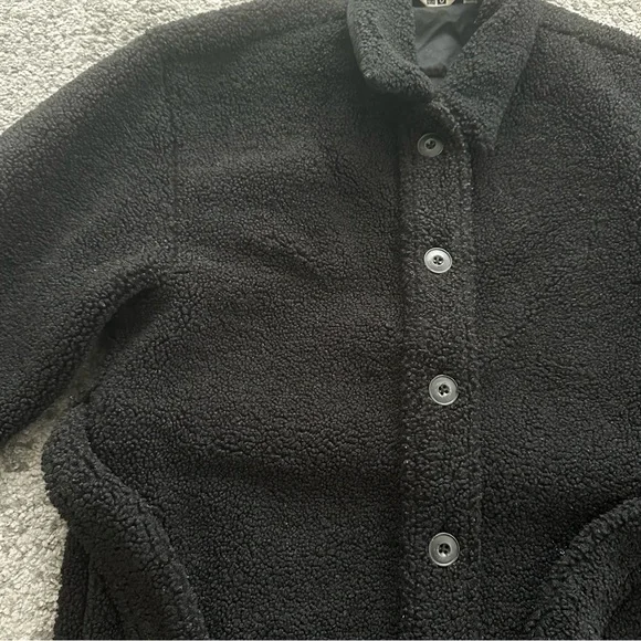 Uniqlo U Sherpa jacket with belt - Picture 3 of 14